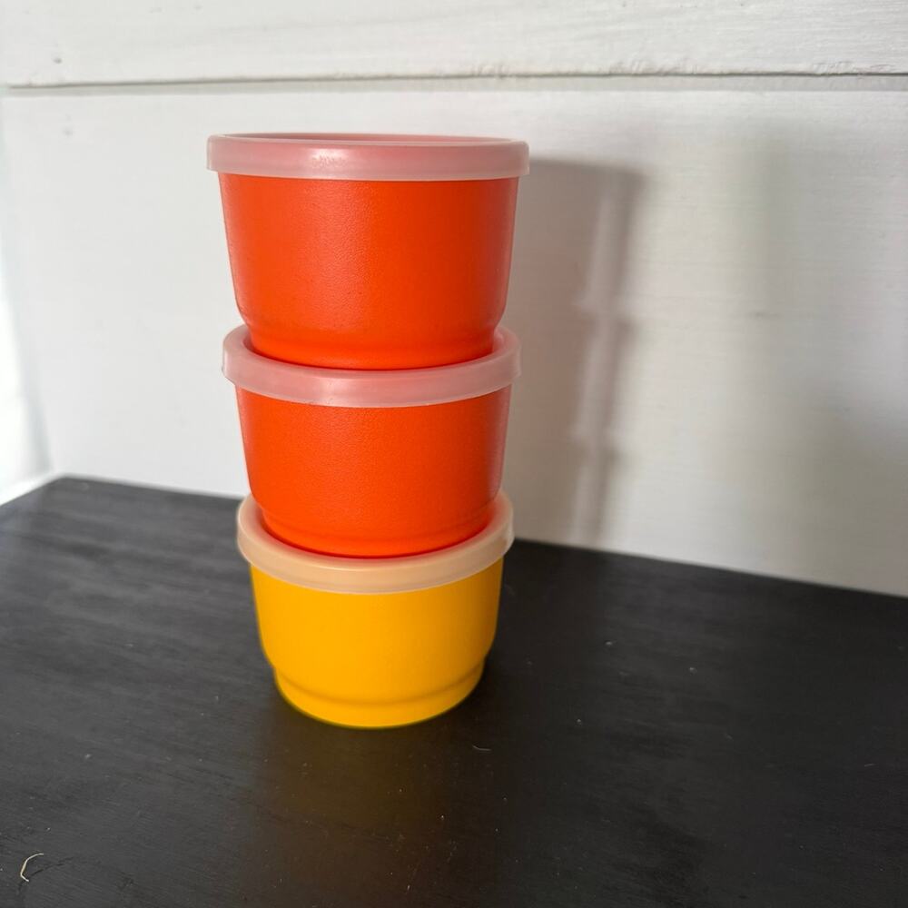 Vintage Tupperware snack cups